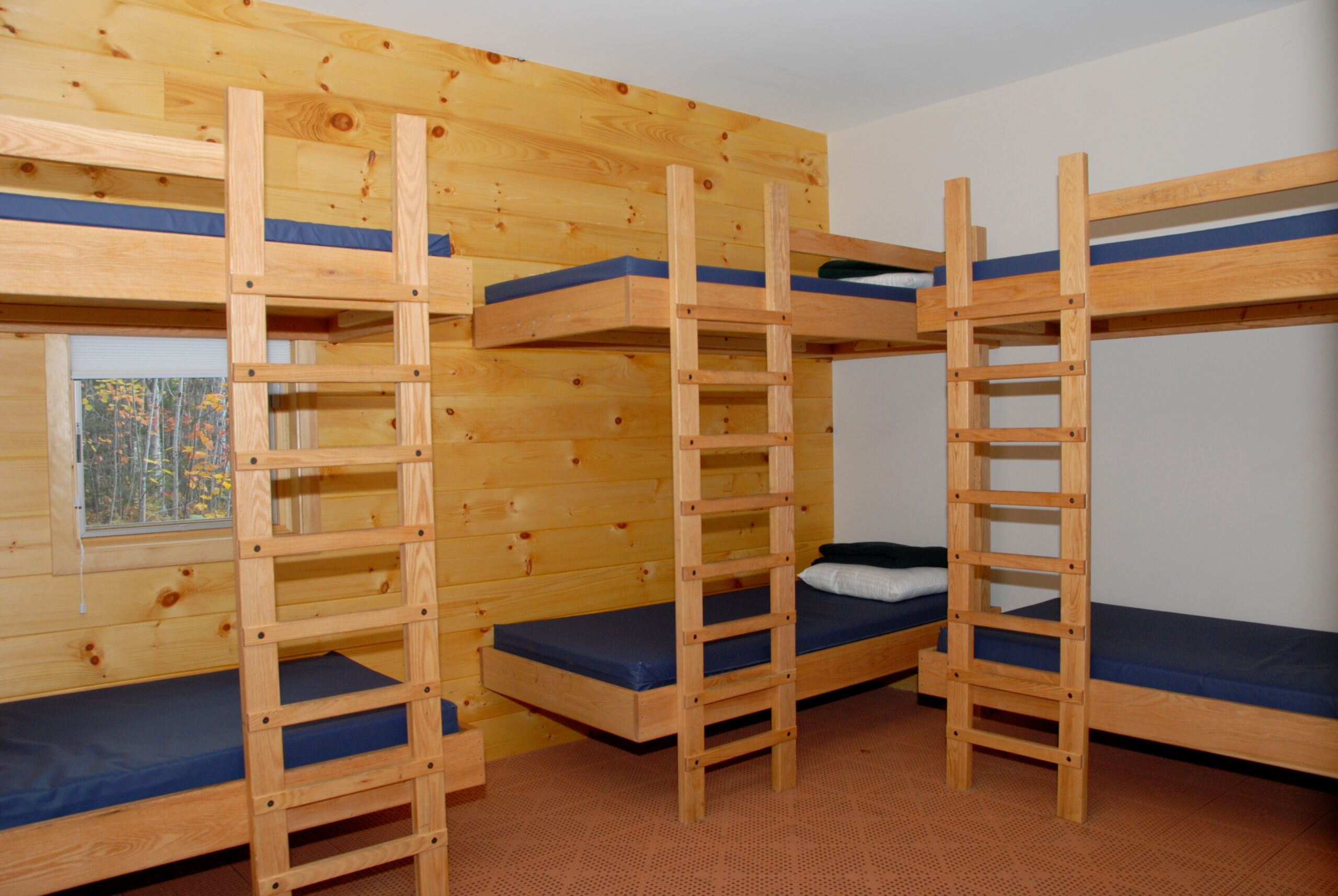 Hut 8-person bunkroom