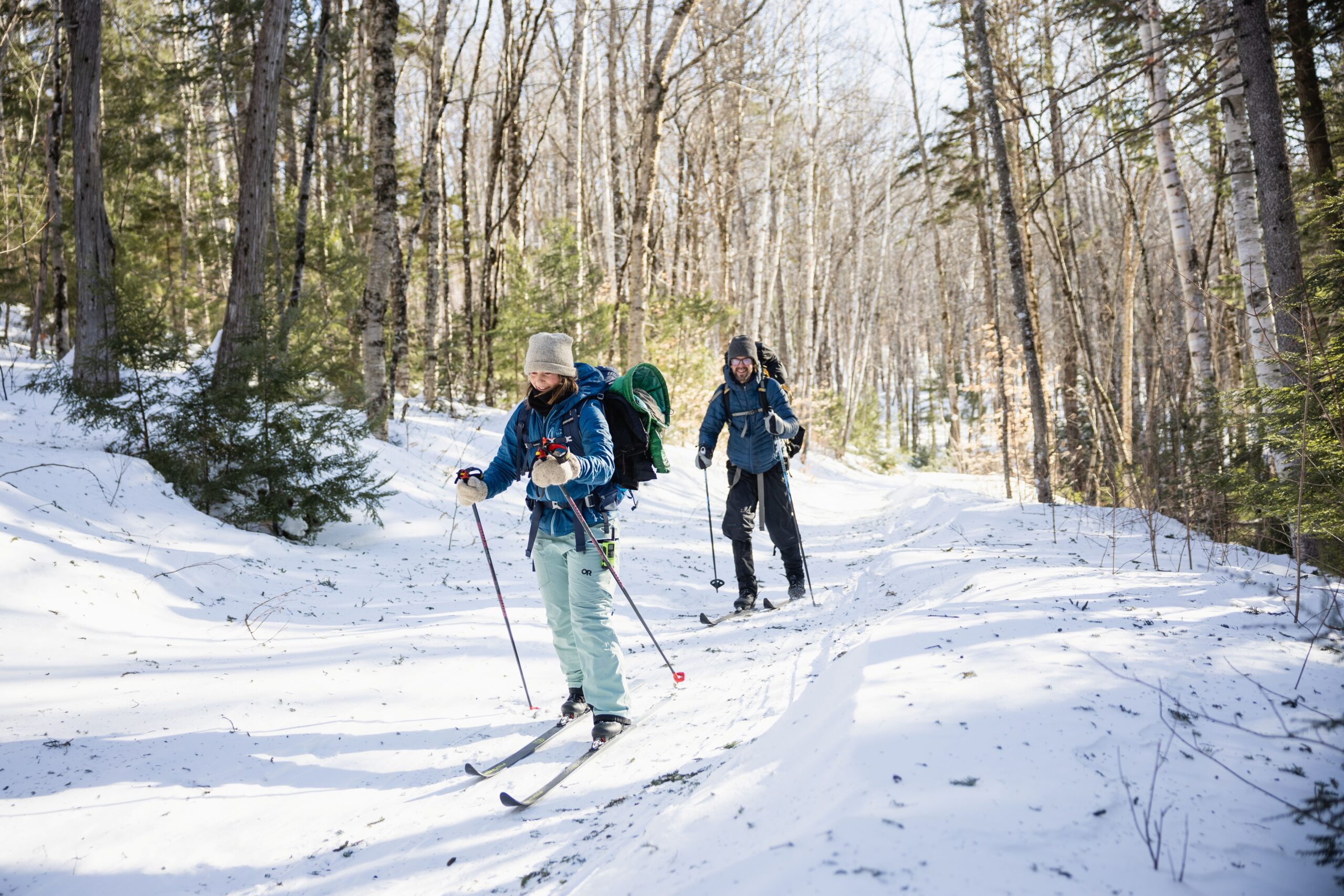 Skiers heading up to Poplar Stream Hut
